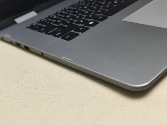 Ультрабук-трансформер Dell Inspiron 17 7778 2-in-1 / 17.3" (1920x1080) IPS Touch / Intel Core i7-6500U (2 (4) ядра по 2.5 - 3.1 GHz) / 16 GB DDR4 / 256 GB SSD / nVidia GeForce 940MX, 2 GB GDDR5, 64-bit / WebCam б/в | Зображення 4