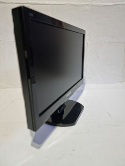 Комплект ПК: KME CX-8062G Tower / AMD Athlon II X2 250 (2 ядра по 3.0 GHz) / 8 GB DDR3 / 250 GB HDD / nVidia  GeForce 7025 Graphics + Монітор Philips 160E/16" (1366x768) TN/1x VGA/VESA 100x100 б/в | Зображення 9