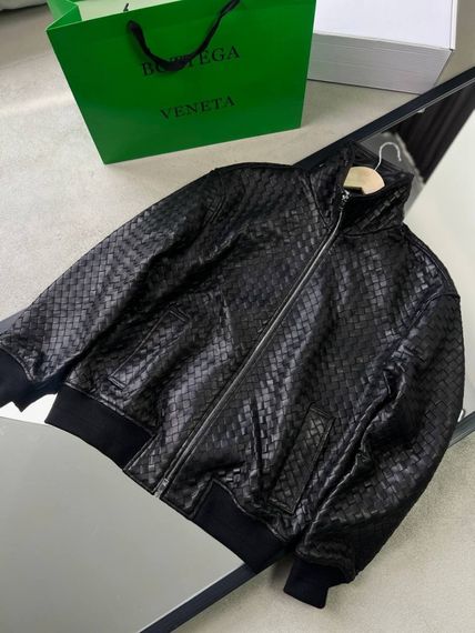 Демісезонна курточка Bottega Veneta з натуральної шкіри чорного кольору v098