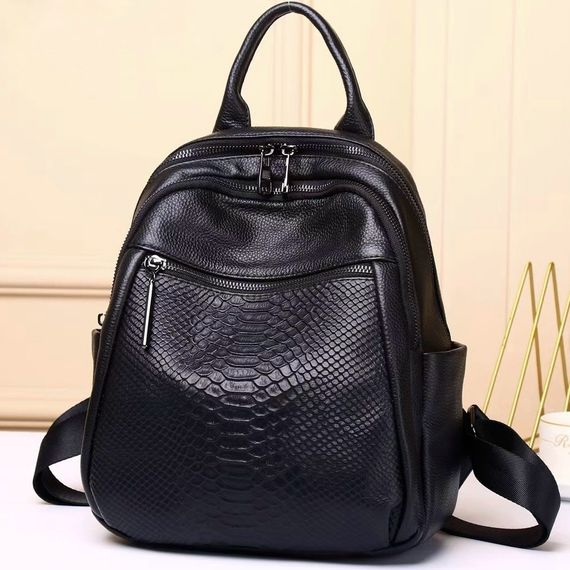 Рюкзак жіночий шкіряний з тичненням під рептилію чорний 34926 | Зображення 4