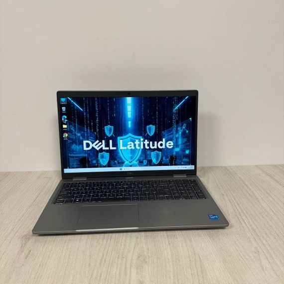 Ультрабук Dell Latitude 5520 / 15.6" (1920x1080) IPS / Intel Core i5-1145G7 (4 (8) ядра по 4.4 GHz) / 8 GB DDR4 / 256 GB SSD / Intel Iris Xe Graphics / WebCam б/у | Зображення 1