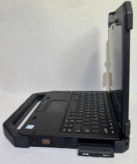 Защищенный нетбук-трансформер Dell Latitude 12 Rugged Extreme 7214 / 11.6" (1366x768) TN / Intel Core i5-6300U (2 (4) ядра по 2.4 - 3.0 GHz) / 16 GB DDR4 / 256 GB SSD / Intel HD Graphics 520 / WebCam / Win 11 Pro б/у | Зображення 7