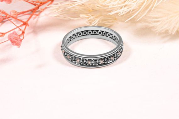 Кольцо из белого золота с черными и белыми фианитами 21.5 | Зображення 3