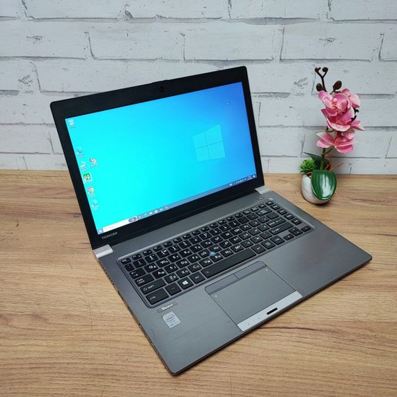 Ноутбук Toshiba Tecra Z40-A / 14" (1600x900) TN / Intel Core i5-4300U (2 (4) ядра по 1.9 - 2.9 GHz) / 8 GB DDR3 / 256 GB SSD / Intel HD Graphics 4400 / WebCam / HDMI б/у | Зображення 2