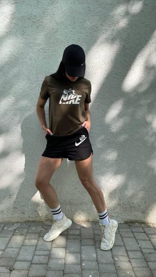 Жіноча футболка хакі | Зображення 3