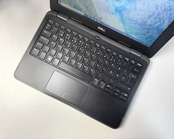 Нетбук Dell Latitude 3190 / 11.6" (1366x768) TN / Intel Pentium Silver N5000 (4 ядра по 1.1 - 2.7 GHz) / 4 GB DDR4 / 128 GB SSD / Intel UHD Graphics 605 / WebCam б/у | Зображення 3