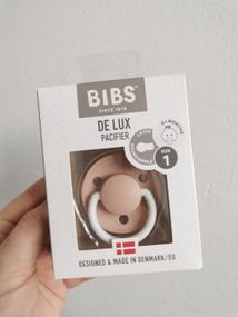 Соска Bibs De Lux Latex 0-6 міс нічна Blush glow