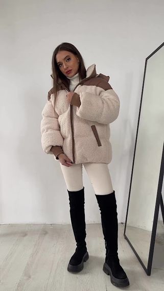 Жіночий пуховик Fluffy Puffer з еко хутра молоко з бежевими вставками зі знімним капюшоном | Зображення 6