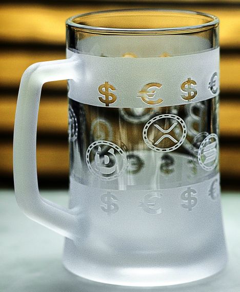 Пивний кухоль Crypto King з гравіюванням БІТКОІН ETH DOGE SOL BNB TON Подарунок трейдеру Келих для криптоаналітика | Зображення 1