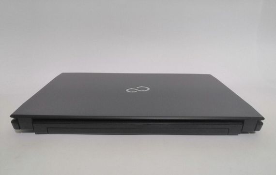 Ноутбук Fujitsu LifeBook A544 / 15.6" (1366x768) TN / Intel Core i3-4005U (2 (4) ядра по 1.7 GHz) / 4 GB DDR3 / 500 GB HDD / Intel HD Graphics 4600 / WebCam / DVD-ROM б/в | Зображення 2