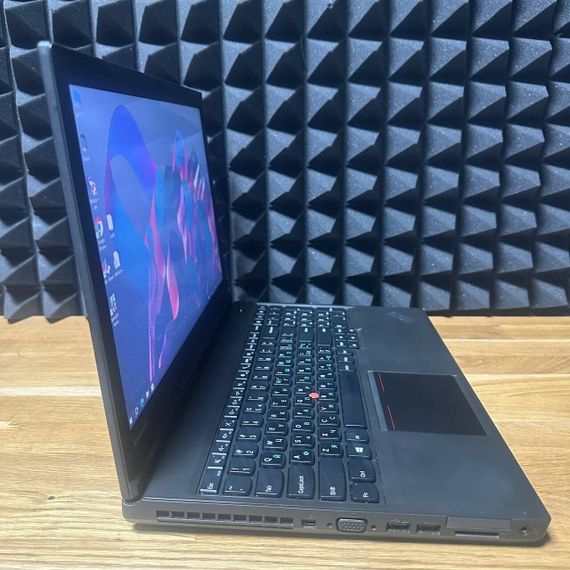 Ноутбук Lenovo ThinkPad T540p / 15.6" (1920x1080) IPS / Intel Core i5-4210M (2 (4) ядра по 2.6 - 3.2 GHz) / 8 GB DDR3 / 128 GB SSD / Intel HD Graphics 4600 / WebCam / DVD-ROM б/у | Зображення 2