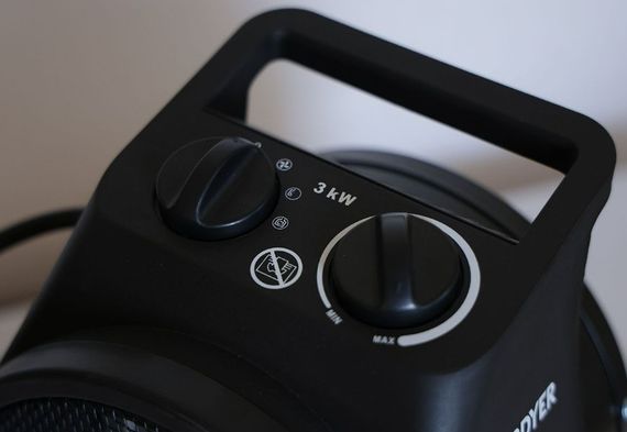 Електричний обігрівач Gardyer 3,0 кВт, площа обігріву 30 кв., підлоговий, чорний (HE3000) | Зображення 4