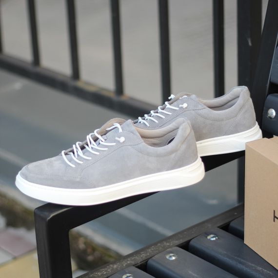 Кеди сірого кольору з м'якої замші 42 розмір