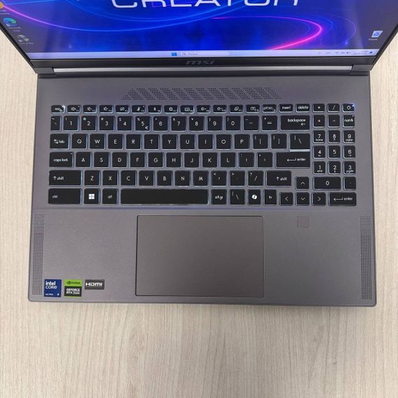 Игровой ноутбук Б-класс MSI Creator 16 AI Studio A1VHG / 16" (3840x2400) IPS / Intel Core Ultra 9 185H (16 (22) ядер по 3.9 - 5.1 GHz) / 32 GB DDR5 / 1000 GB SSD NVMe / nVidia GeForce RTX 4080, 12 GB GDDR6, 192-bit / WebCam б/у | Зображення 6