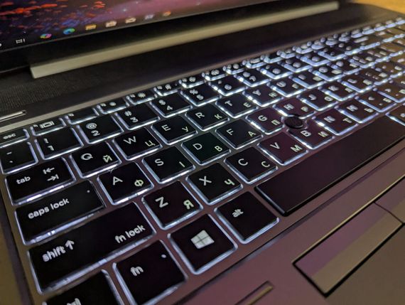 Мобильная рабочая станция HP zBook 15 G6 / 15.6" (1920x1080) IPS / Intel Core i7-9850H (6 (12) ядер по 2.6 - 4.6 GHz) / 32 GB DDR4 / 512 GB SSD / nVidia Quadro RTX 3000, 6 GB GDDR6, 192-bit / Fingerprint / WebCam / Windows 10 б/у + Подарок Мышь / USB | Зображення 5