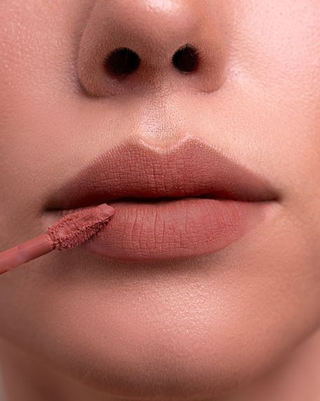 Бархатная матовая помада ZOLA Velour Lip Souffle - 03 Toffee (4.2 мл) | Зображення 4