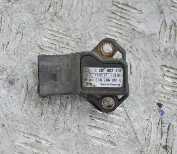 Датчик тиску наддуву TDI Volkswagen Golf Passat Touran T5 Фольксваген 038906051C 0281002401 | Зображення 2
