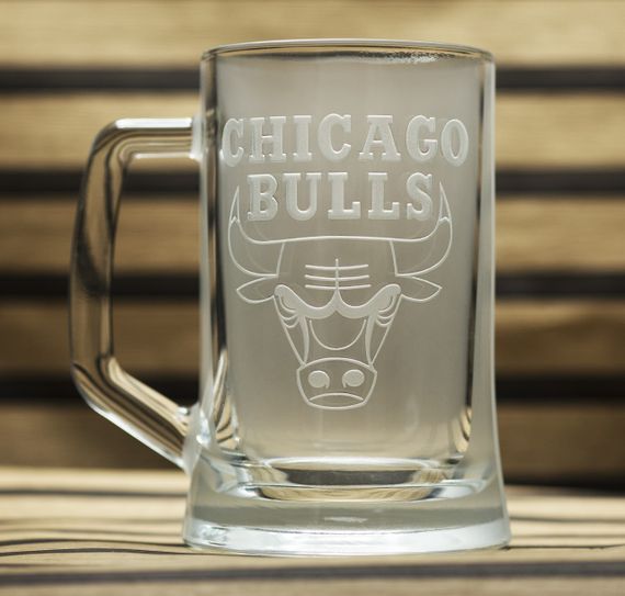 Подарочный бокал для пива с гравировкой 670 мл с гравировкой лого баскетбольного клуба НБА Чикаго буллс