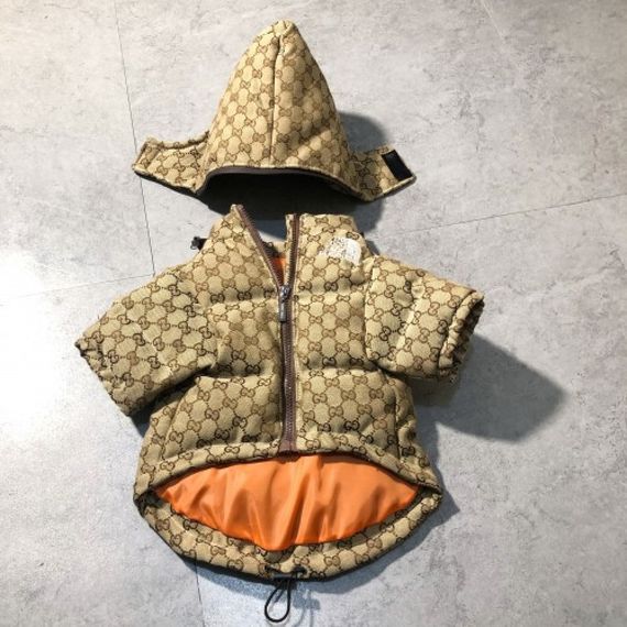 Брендовая зимняя куртка для собак GUCCI с капюшоном на змейке, с шелковой подкладкой, бежевая | Зображення 3