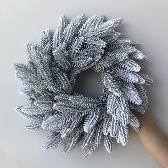 Вінок різдвяний Classic литий d-40 см засніжений | Зображення 1