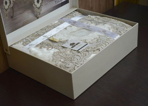 Велюрова скатертина з мереживом Maison 160×350 см Yildiz | Зображення 2