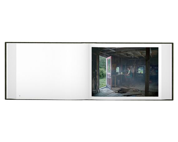 Книга photography Gregory Crewdson: Cathedral of the Pines книги с фотографиями известных фотографов | Зображення 1