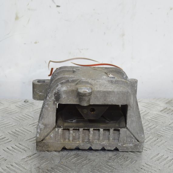 Кронштейн двигуна 2.0 TDI Seat Altea Leon Toledo опора подушка права Сеат Алтеа Леон Толедо 1K0199262BB