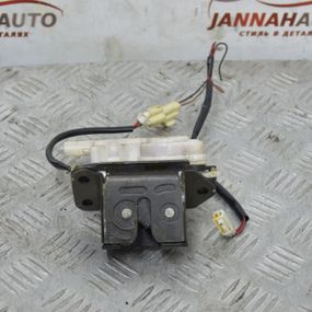 Замок кришки багажника Mazda 5 1999-2005 Замок кришки багажника задній Мазда 5 B6701
