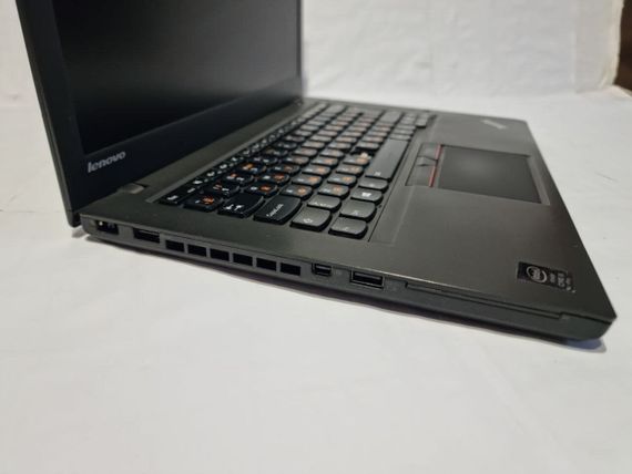 Ноутбук Б-класс Lenovo ThinkPad T450 / 14" (1366x768) TN / Intel Core i5-5300U (2 (4) ядра по 2.3 - 2.9 GHz) / 8 GB DDR3 / 240 GB SSD / Intel HD Graphics 5500 / WebCam / Два АКБ б/у | Зображення 3