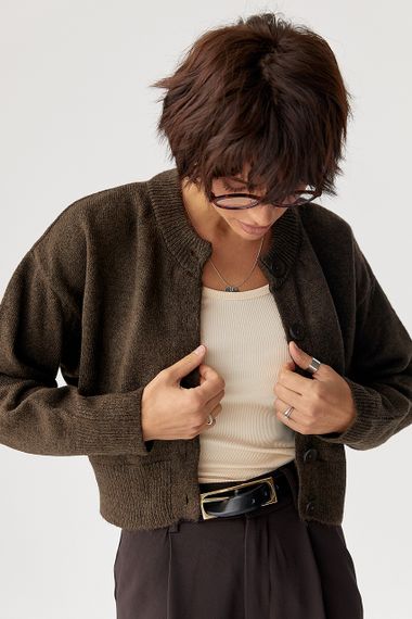 Теплий в'язаний короткий кардиган - темно-коричневий цвет, ONE SIZE (є розміри) | Зображення 4