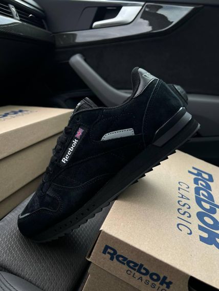 Чоловічі кросівки R-eebo-k Classic M All Black , В'єтнам 42 | Зображення 4