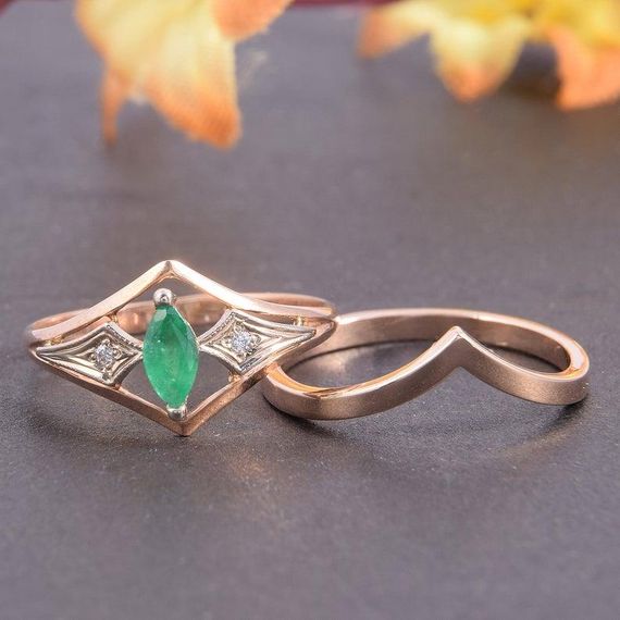 Набор из двух колец из красного золота с изумрудом 19 | Зображення 1