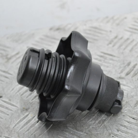 Болт кріплення запасного колеса VW Volkswagen Passat B6 фіксатор запаски Фольксваген Пассат б6 1K0803899D