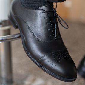 Шкіряні туфлі з брогуванням 41 розмір