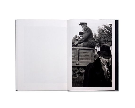Альбоми відомих фотографів подарункова книга з фотографії Елліотта Ервітта Elliott Erwitt "Found Not Lost" | Зображення 1