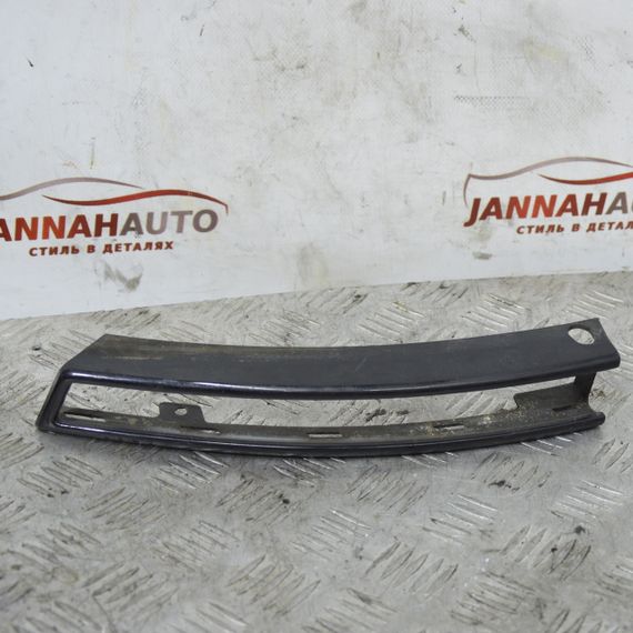 Молдинг переднього бампера лівий Volkswagen Passat B6 2005-2010 Накладка бампера ліва Фольксваген 3C0807717A