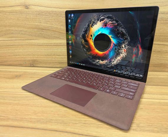 Ноутбук Б-класс Microsoft Surface Laptop 1769 / 13.5" (2256x1504) IPS / Intel Core i7-7660U (2 (4) ядра по 2.5 - 4.0 GHz) / 16 GB DDR3 / 512 GB SSD / Intel Iris Plus Graphics 640 / Windows 10 б/у + Подарок Беспроводная мышь / USB | Зображення 4
