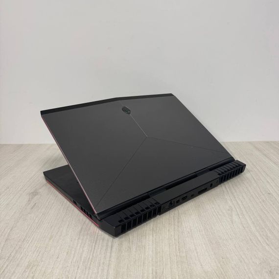 Ігровий ноутбук Dell Alienware 15 R3 / 15.6" (1920x1080) IPS / Intel Core i5-6440HQ (4 ядра по 2.6 - 3.5 GHz) / 8 GB DDR4 / 256 GB SSD / nVidia GeForce GTX 1060, 6 GB GDDR5, 192-bit / WebCam б/в | Зображення 5