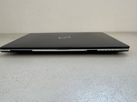 Ультрабук Б-класс Fujitsu LifeBook S936 / 13.3" (1920x1080) TN / Intel Core i7-6600U (2 (4) ядра по 2.6 - 3.4 GHz) / 8 GB DDR4 / 128 GB SSD / Intel HD Graphics 520 / WebCam / VGA б/у | Зображення 8