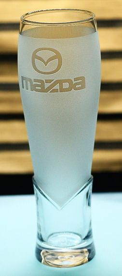 Пивний крафтовий келих 440 мл з гравіюванням Mazda  Мазда  подарунок для автолюбителя  кухоль для пива | Зображення 2