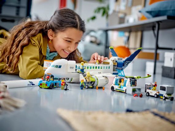 Конструктор LEGO City Пасажирський літак 60367 | Зображення 8