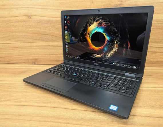 Ультрабук Dell Latitude 5590 / 15.6" (1920x1080) IPS Touch / Intel Core i5-8350U (4 (8) ядра по 1.7 - 3.6 GHz) / 8 GB DDR4 / 256 GB SSD / Intel UHD Graphics 620 / HDMI / WebCam / Windows 10 б/у + Подарок Беспроводная мышь / USB | Зображення 4
