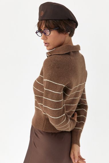 Короткий в'язаний светр у смужку із блискавкою на горловині - коричневий цвет, ONE SIZE (є розміри) | Зображення 1