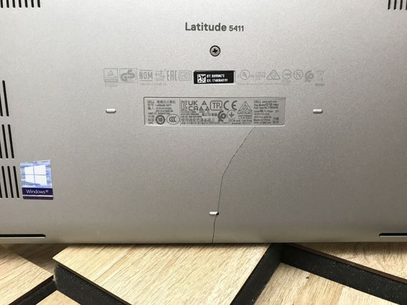 Ультрабук Б-класс Dell Latitude 5411 / 14" (1920x1080) IPS / Intel Core i7-10850H (6 (12) ядра по 2.7 - 5.1 GHz) / 8 GB DDR4 / 240 GB SSD M.2 / Intel UHD Graphics / WebCam / Windows 10 б/у | Зображення 9