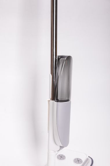 Швабра з розпилювачем води для миття підлоги з насадкою з мікрофібри та контейнером HP-35015-12 | Зображення 4