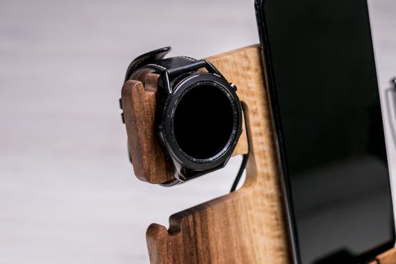 Підставка для пістолета, телефона і годинника Samsung «Leon killer Galaxy» з гравіюванням | Зображення 7