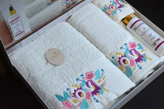 Подарунковий набір рушників La Maison, 3 шт. з ароматом Mina | Зображення 3