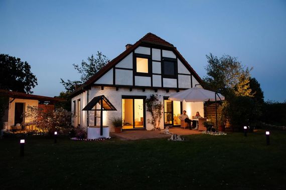 Розумна розетка LEDVANCE WiFi з лічильником енергії вимірює як споживання енергії, так і вироблення енергії з | Зображення 1