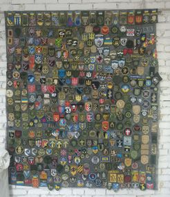 Имена, позывные, группы крови, надписи.