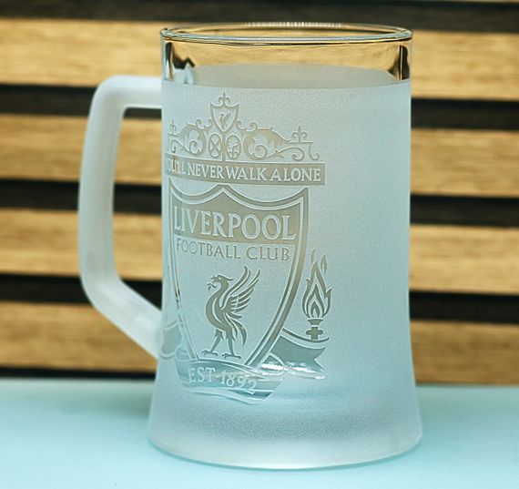 Пивной бокал 670 мл Liverpool с гравировкой подарок для фаната ФК Ливерпуль футбольная кружка | Зображення 2